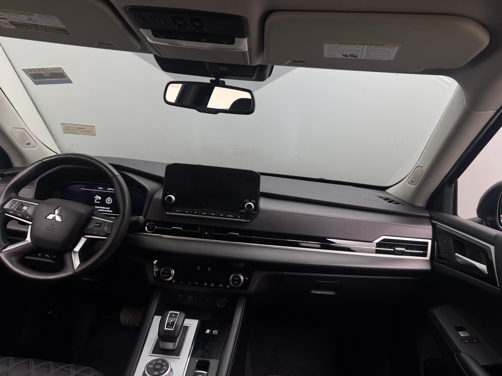 Thumbnail: 2023 Mitsubishi Outlander - 2