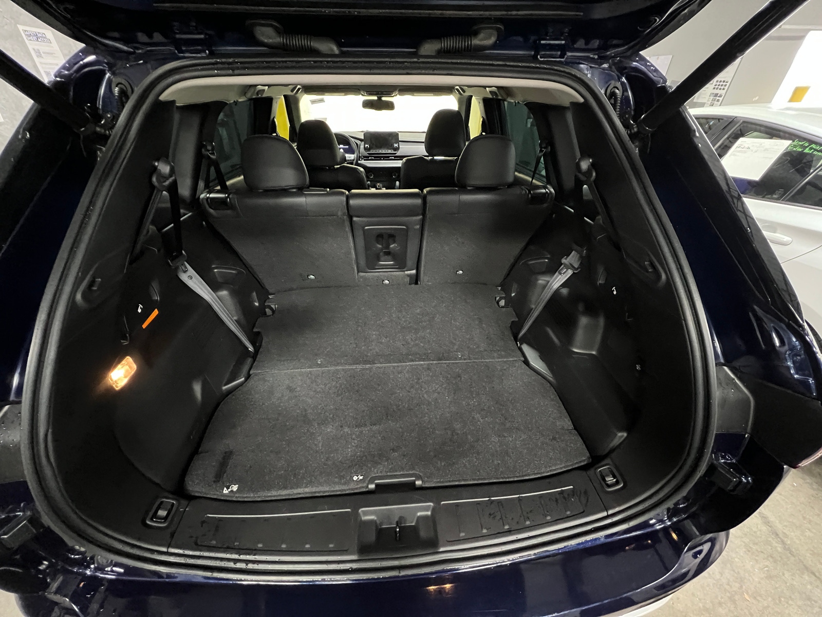 Thumbnail: 2023 Mitsubishi Outlander - 6