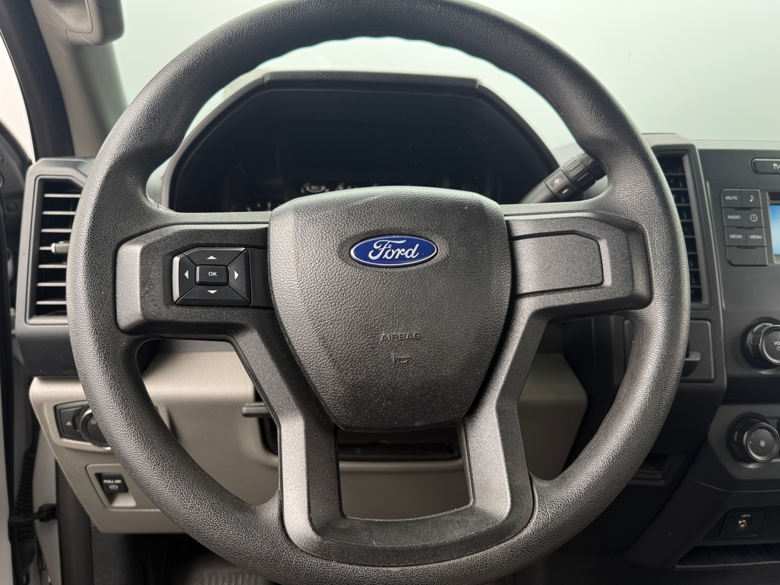 Thumbnail: 2019 Ford Econoline - 4