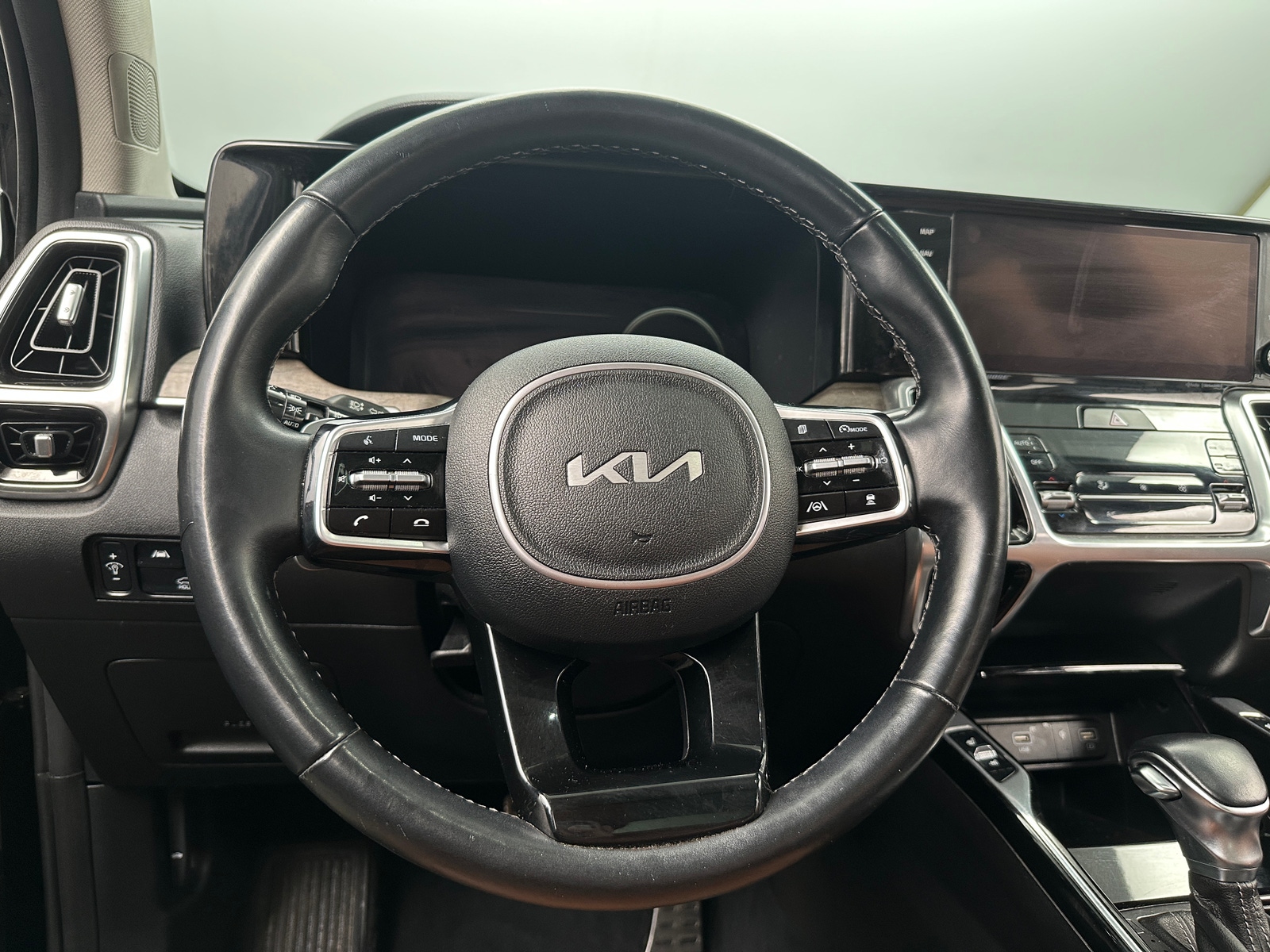 Thumbnail: 2022 Kia Sorento - 4