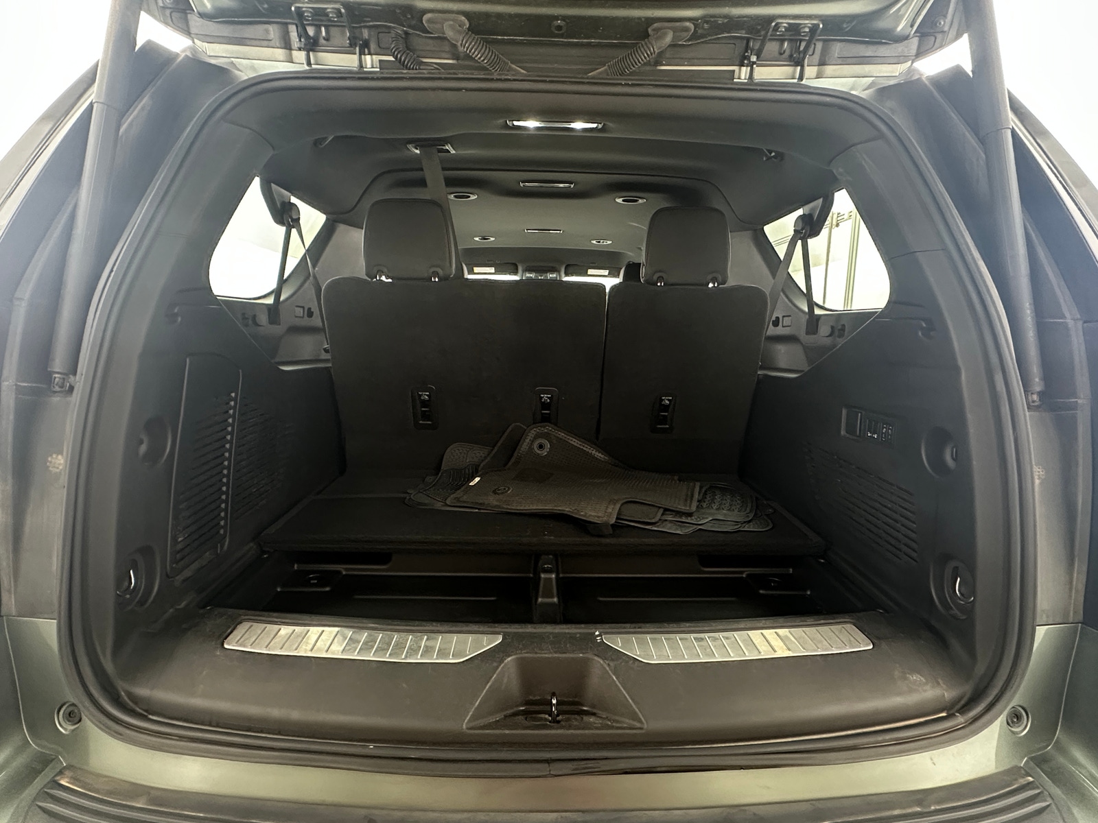 Thumbnail: 2023 Chevrolet Suburban - 6