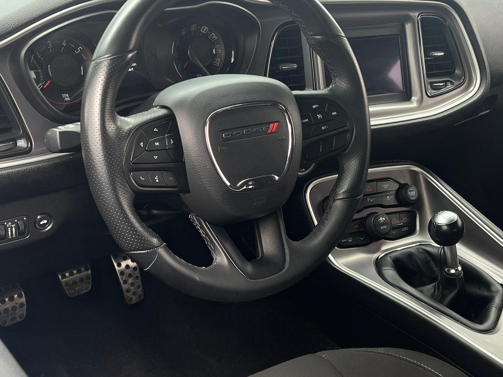 Thumbnail: 2022 Dodge Challenger - 4