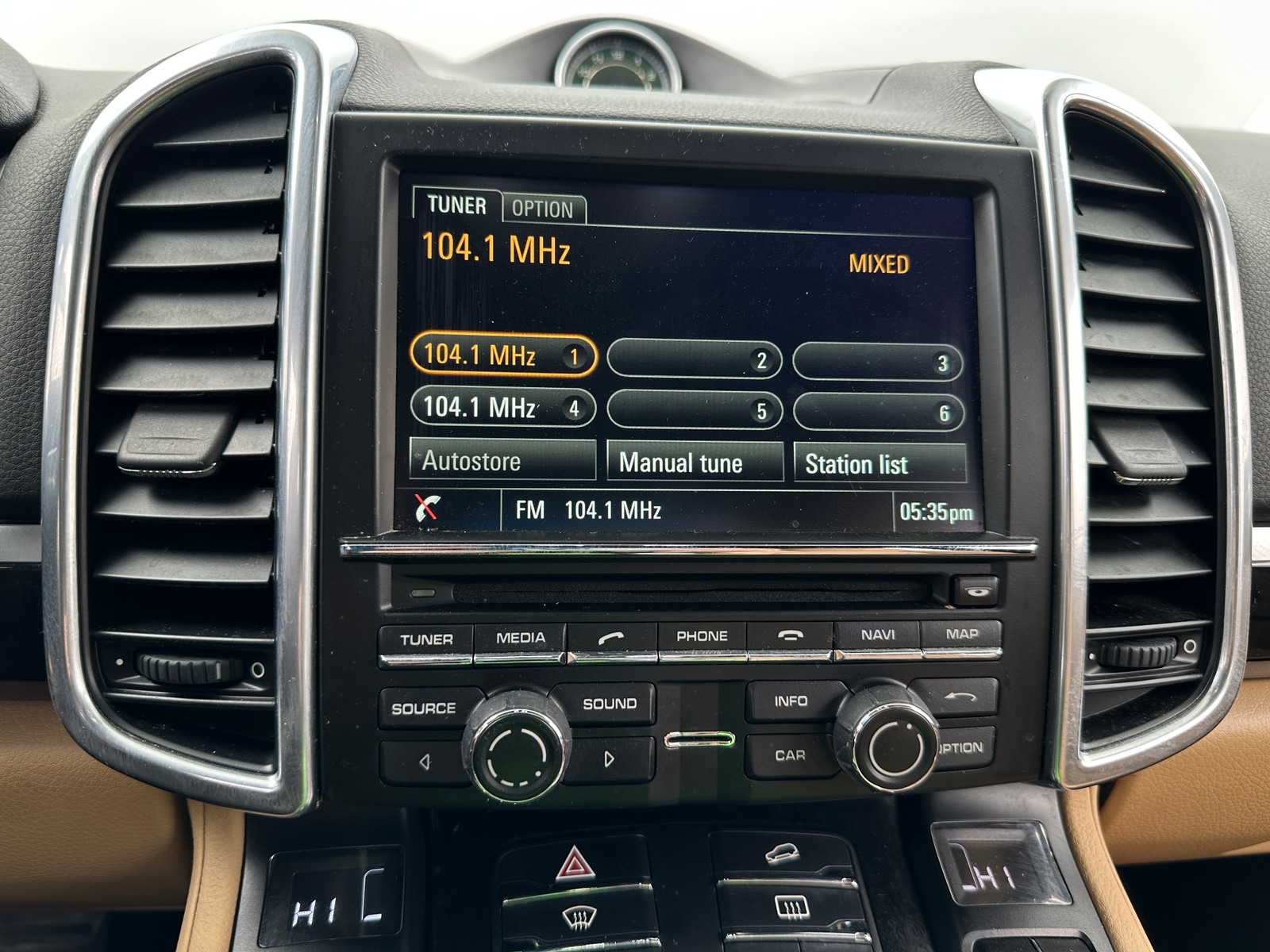 Thumbnail: 2016 Porsche Cayenne - 3