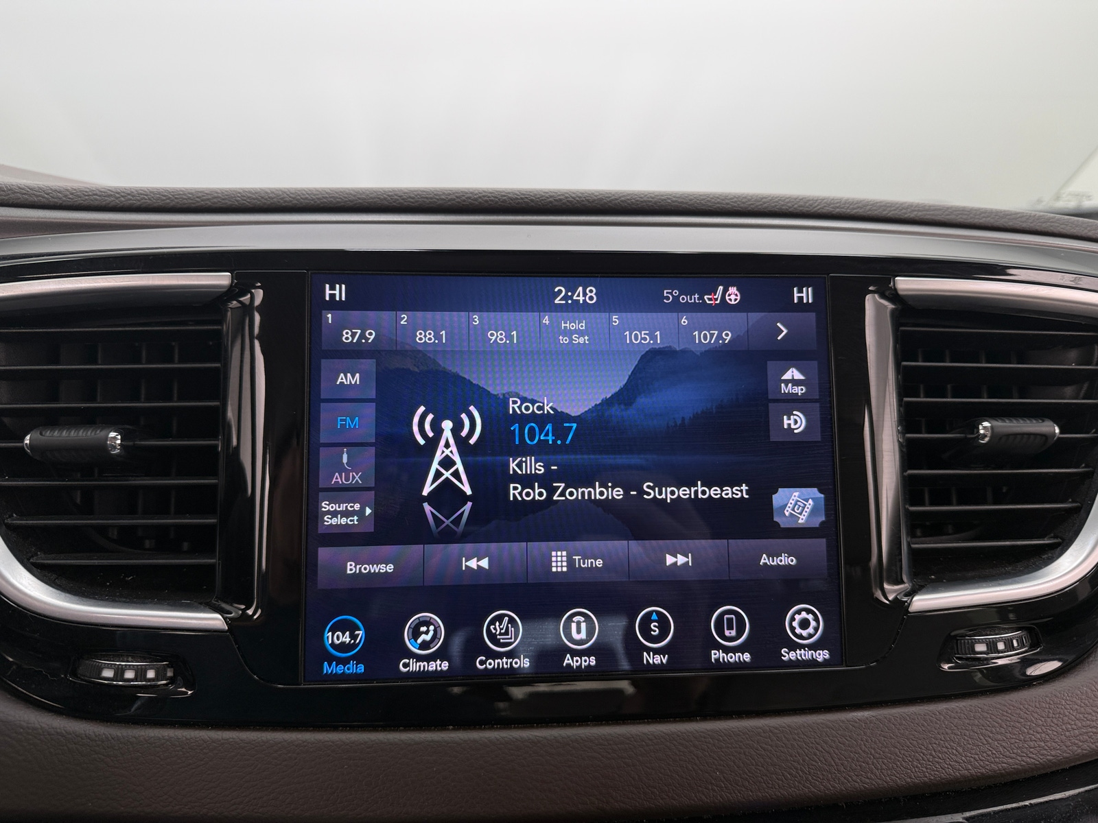 Thumbnail: 2019 Chrysler Pacifica - 3