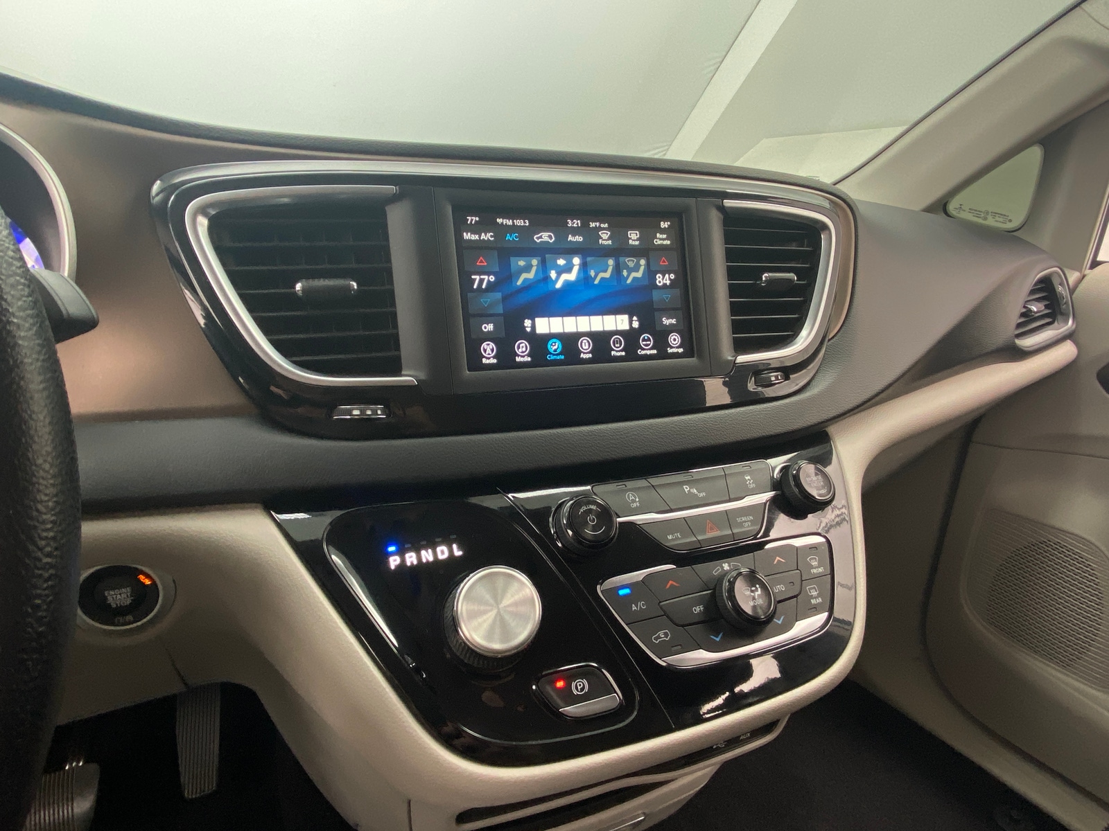 Thumbnail: 2019 Chrysler Pacifica - 4