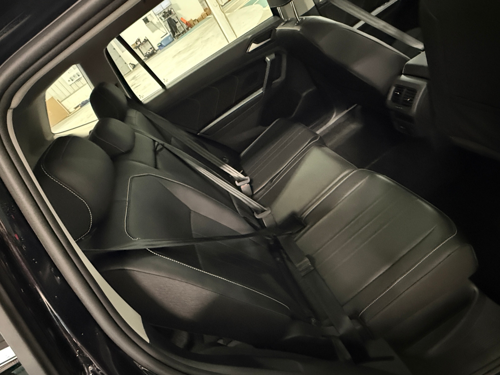 Thumbnail: 2023 Volkswagen Tiguan - 5