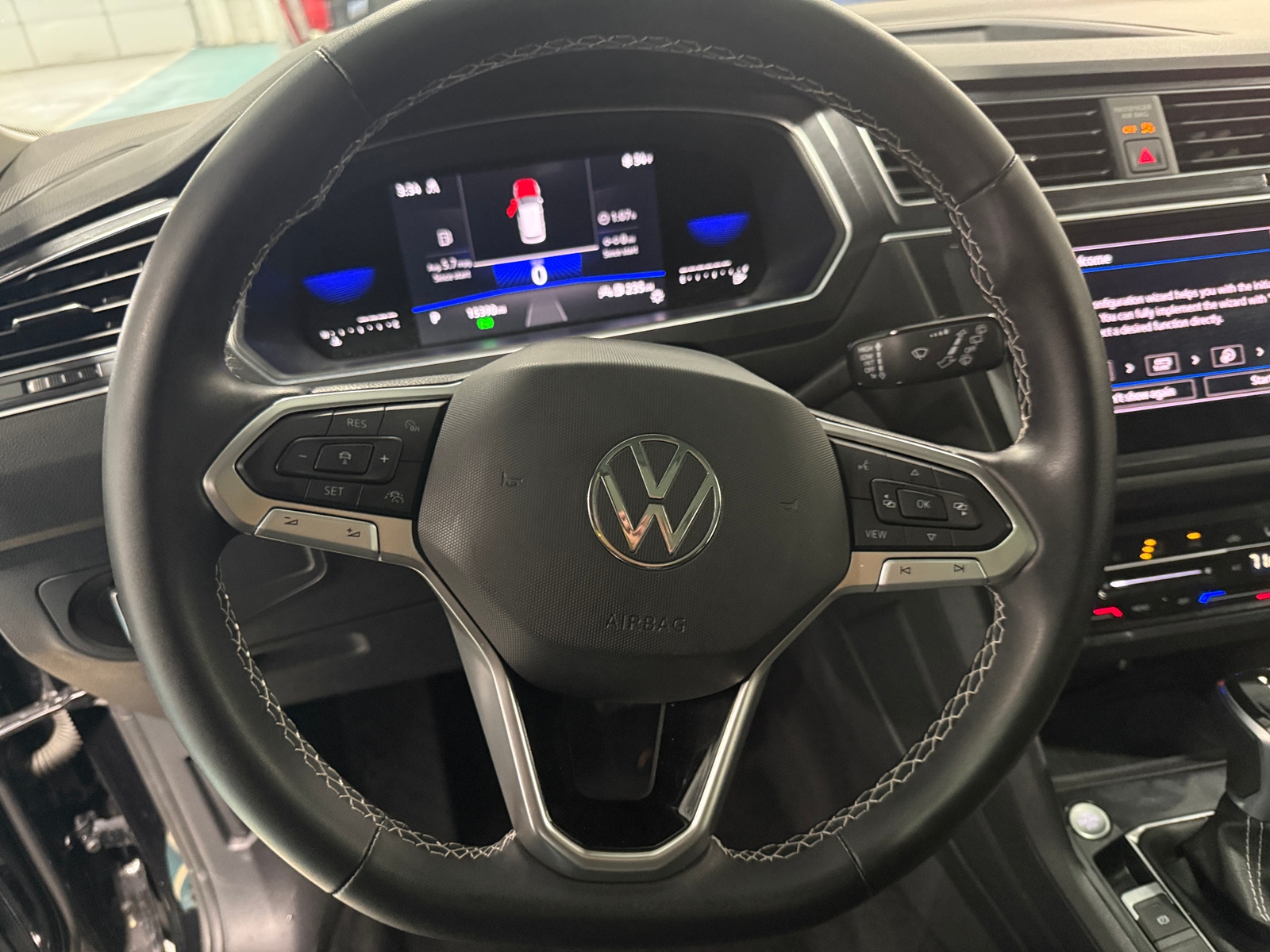 Thumbnail: 2023 Volkswagen Tiguan - 4