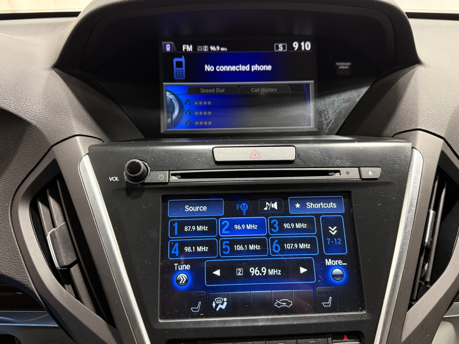 Thumbnail: 2017 Acura MDX - 3