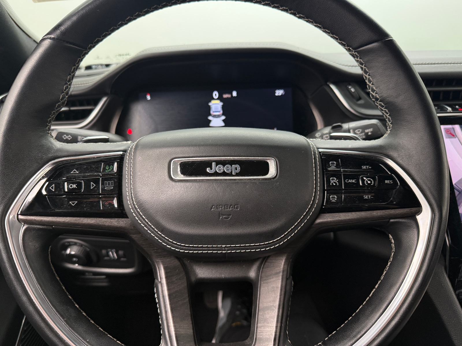 Thumbnail: 2022 Jeep Grand Cherokee L - 4