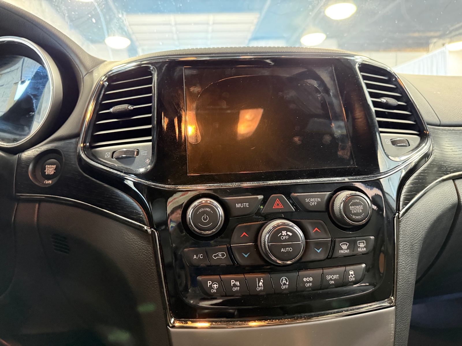 Thumbnail: 2020 Jeep Grand Cherokee - 3