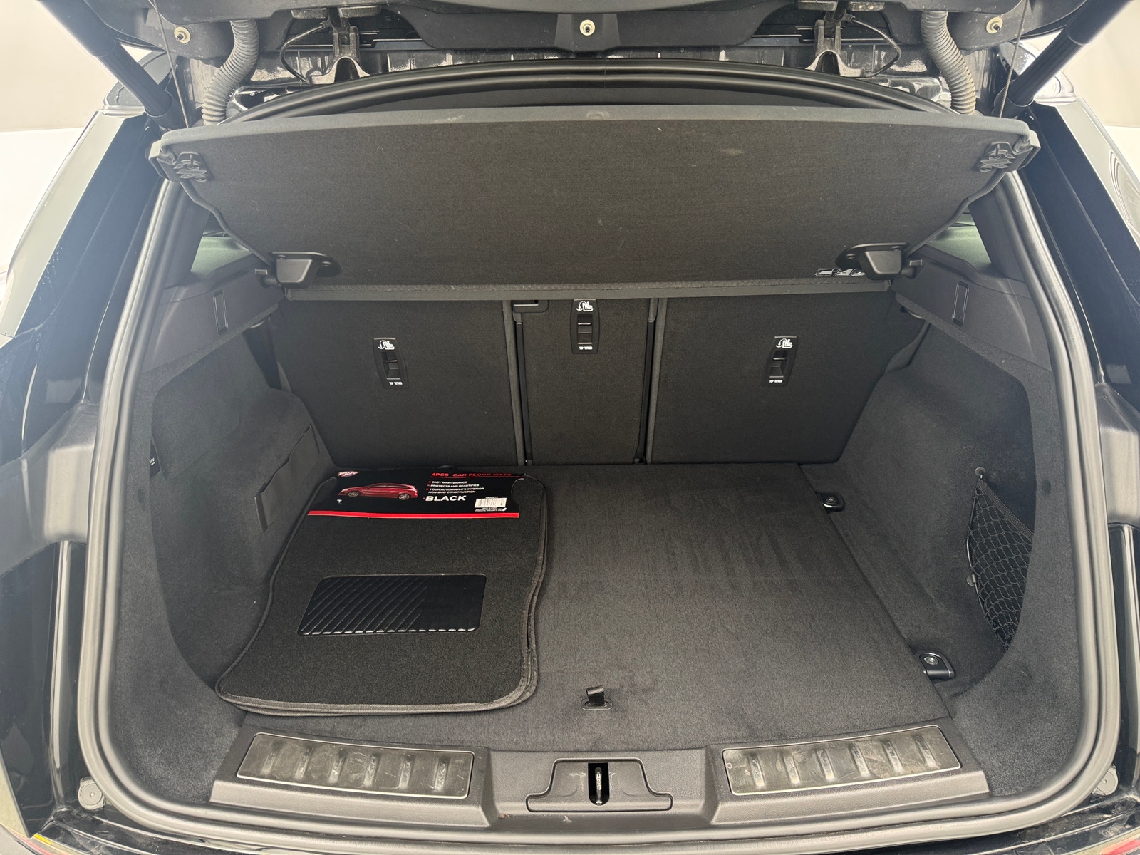 Thumbnail: 2020 Land Rover Range Rover Evoque - 6