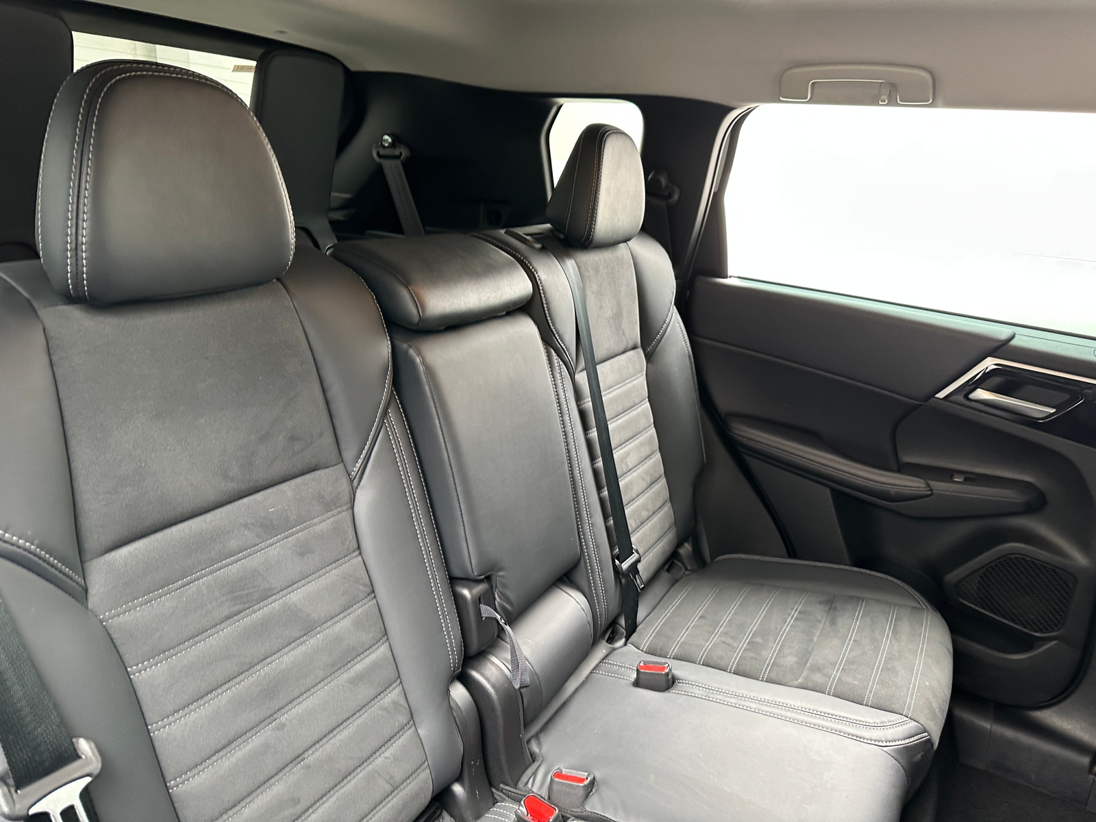 Thumbnail: 2023 Mitsubishi Outlander - 5