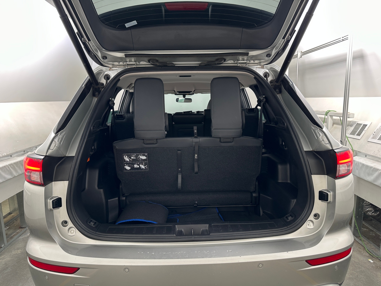 Thumbnail: 2023 Mitsubishi Outlander - 6