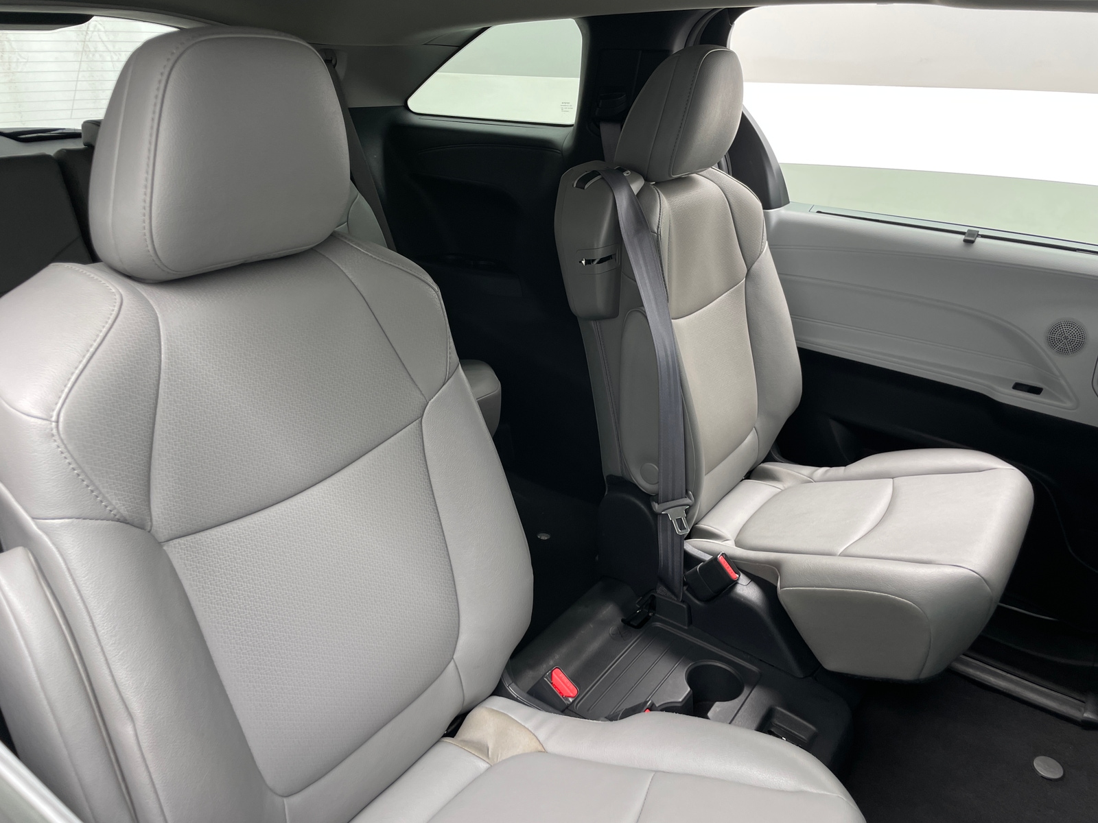 Thumbnail: 2025 Toyota Sienna - 5