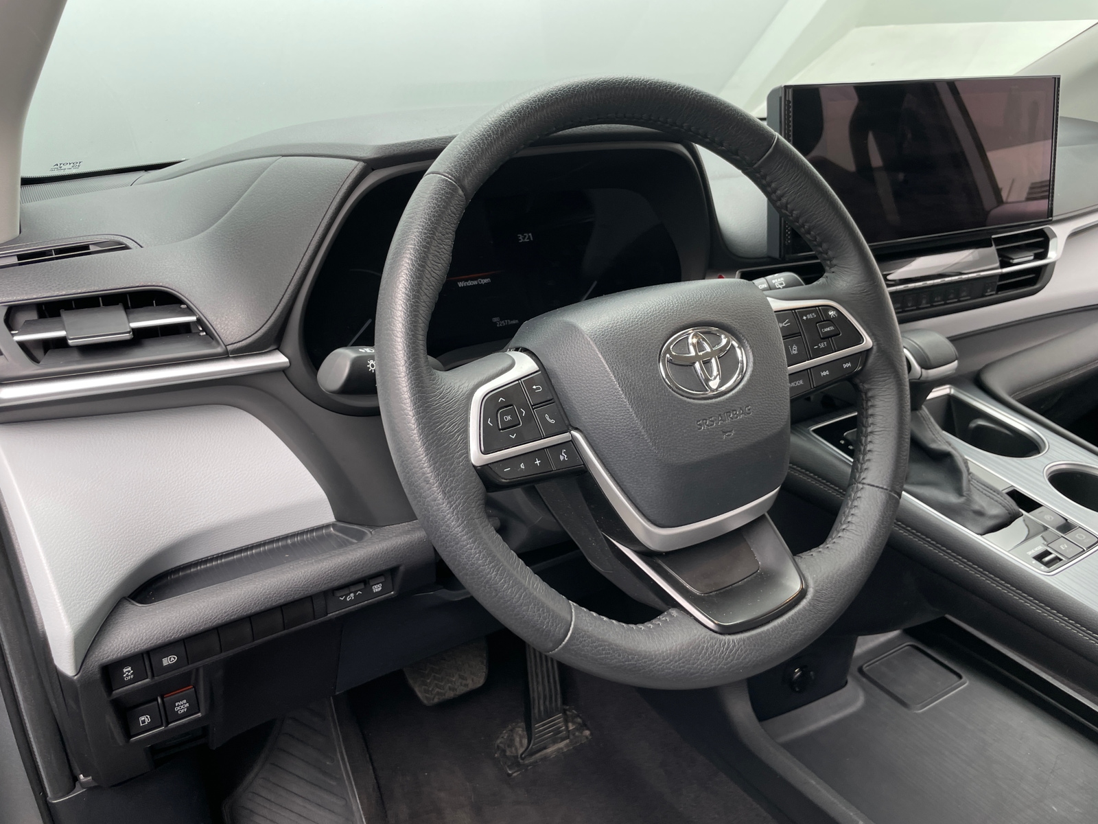 Thumbnail: 2025 Toyota Sienna - 4