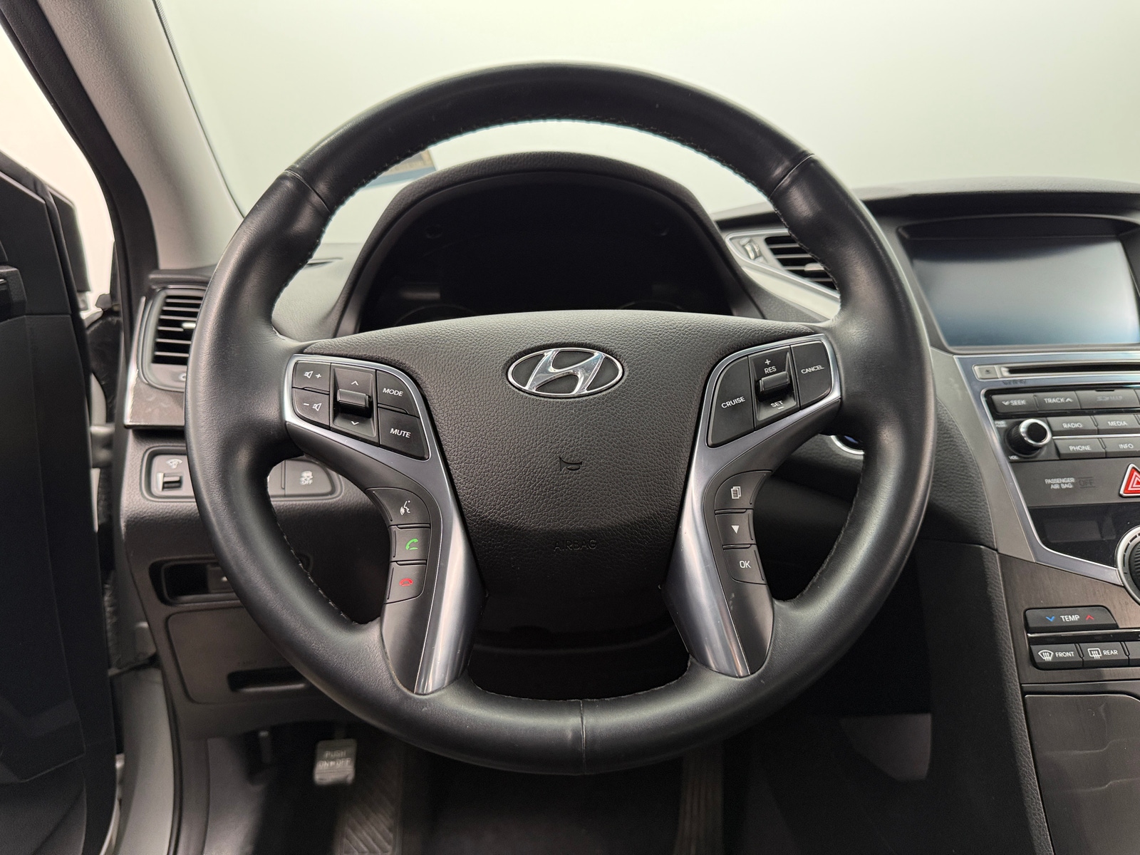 Thumbnail: 2016 Hyundai Azera - 4