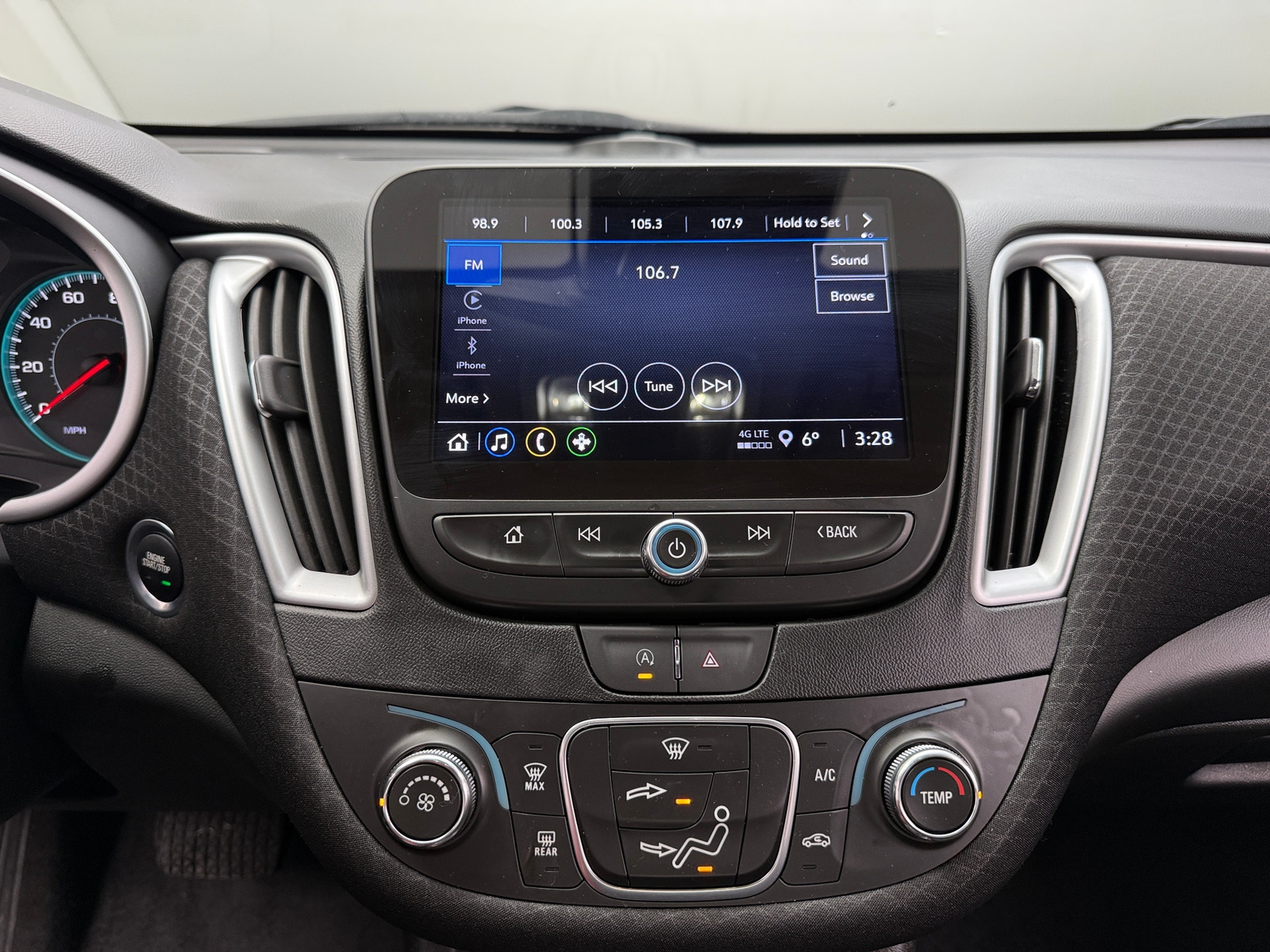 Thumbnail: 2024 Chevrolet Malibu - 4