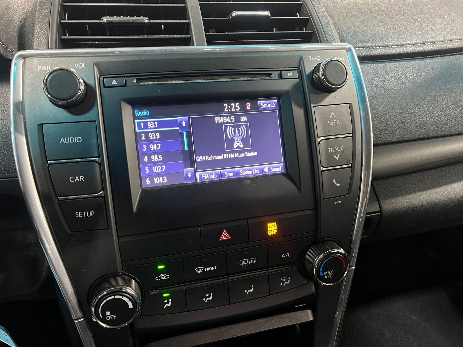 Thumbnail: 2017 Toyota Camry - 4