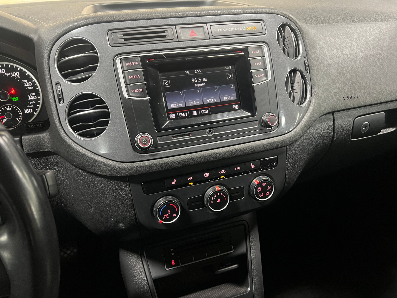 Thumbnail: 2016 Volkswagen Tiguan - 4