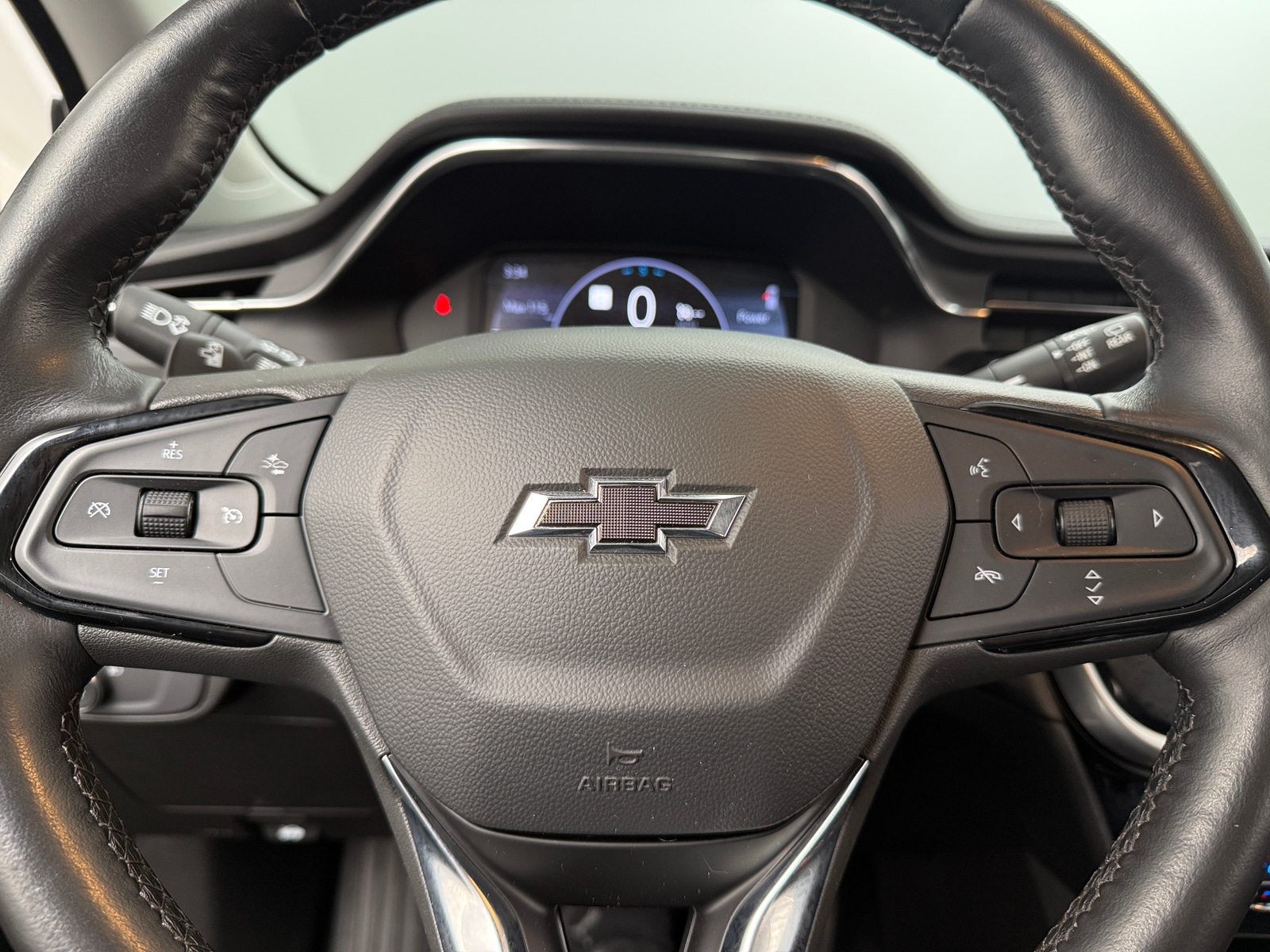 Thumbnail: 2023 Chevrolet Bolt EUV - 4