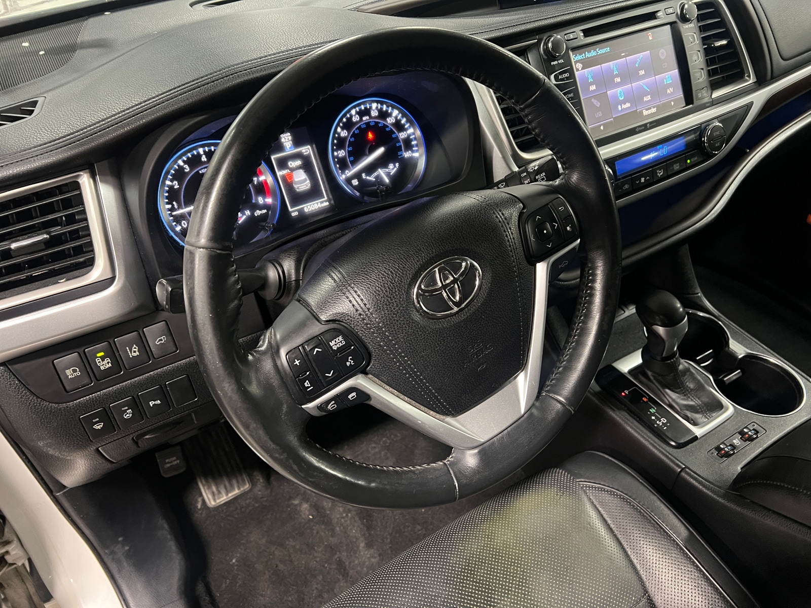 Thumbnail: 2015 Toyota Highlander - 4