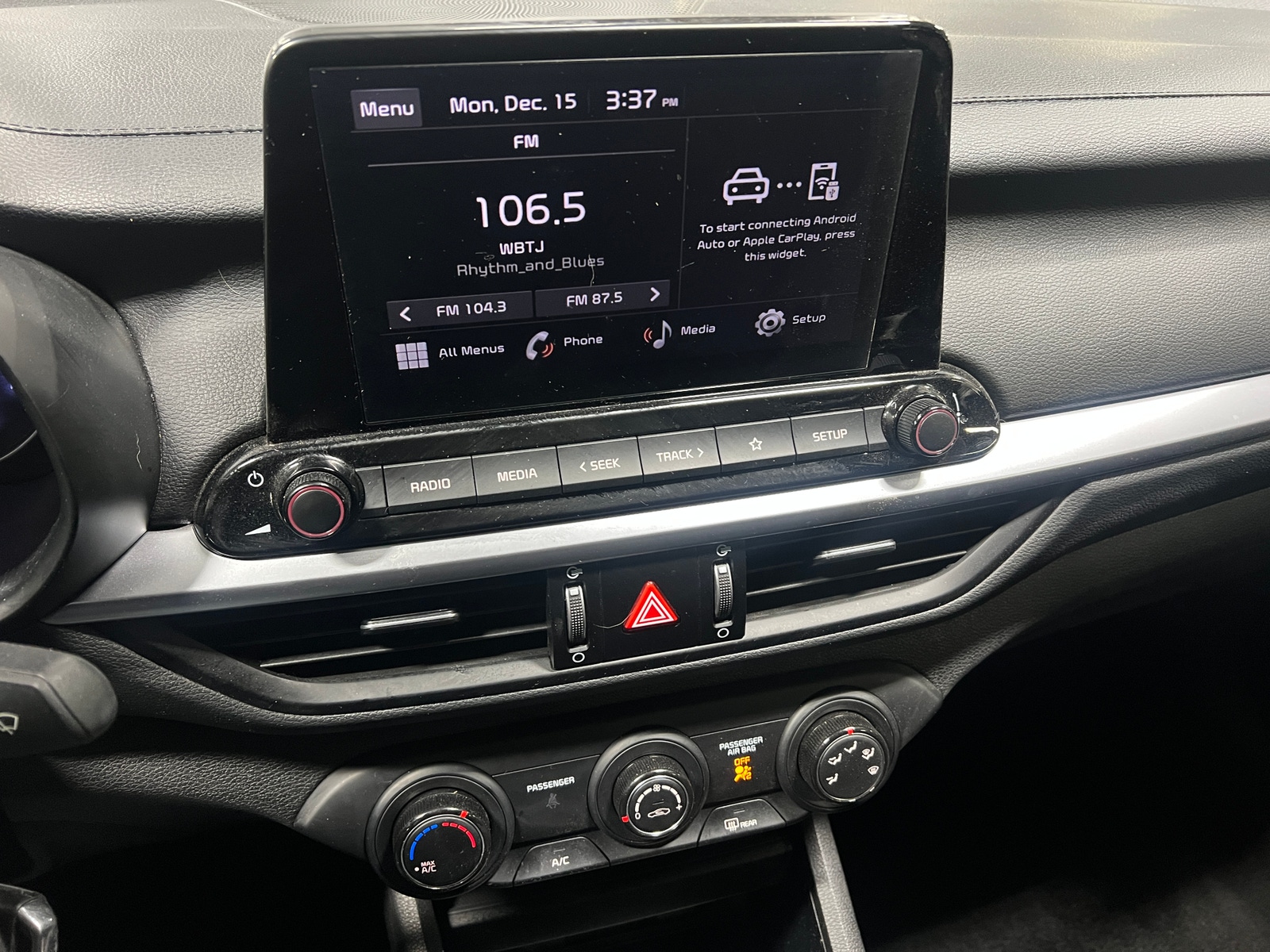 Thumbnail: 2023 Kia Forte - 4