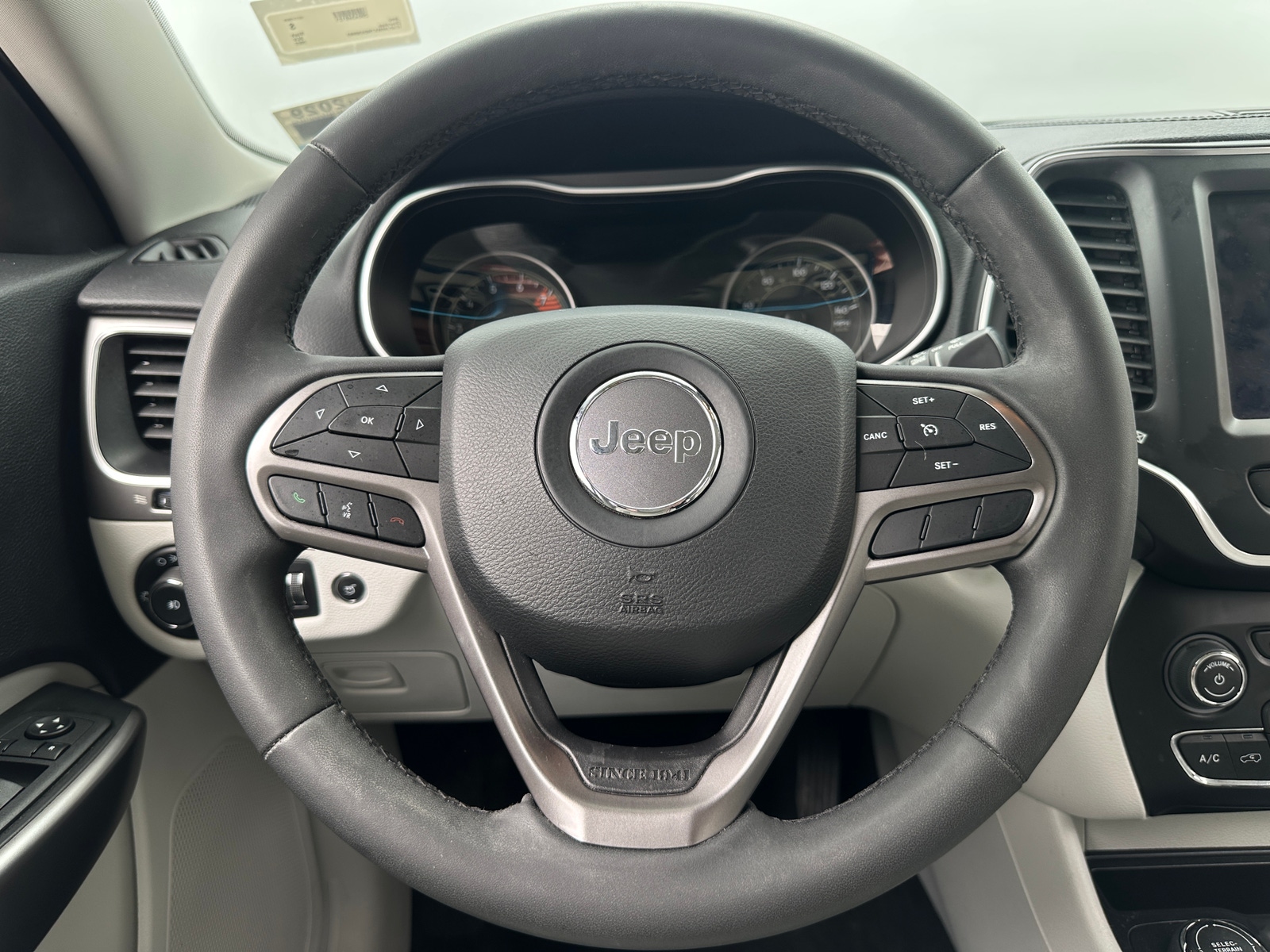 Thumbnail: 2022 Jeep Cherokee - 4