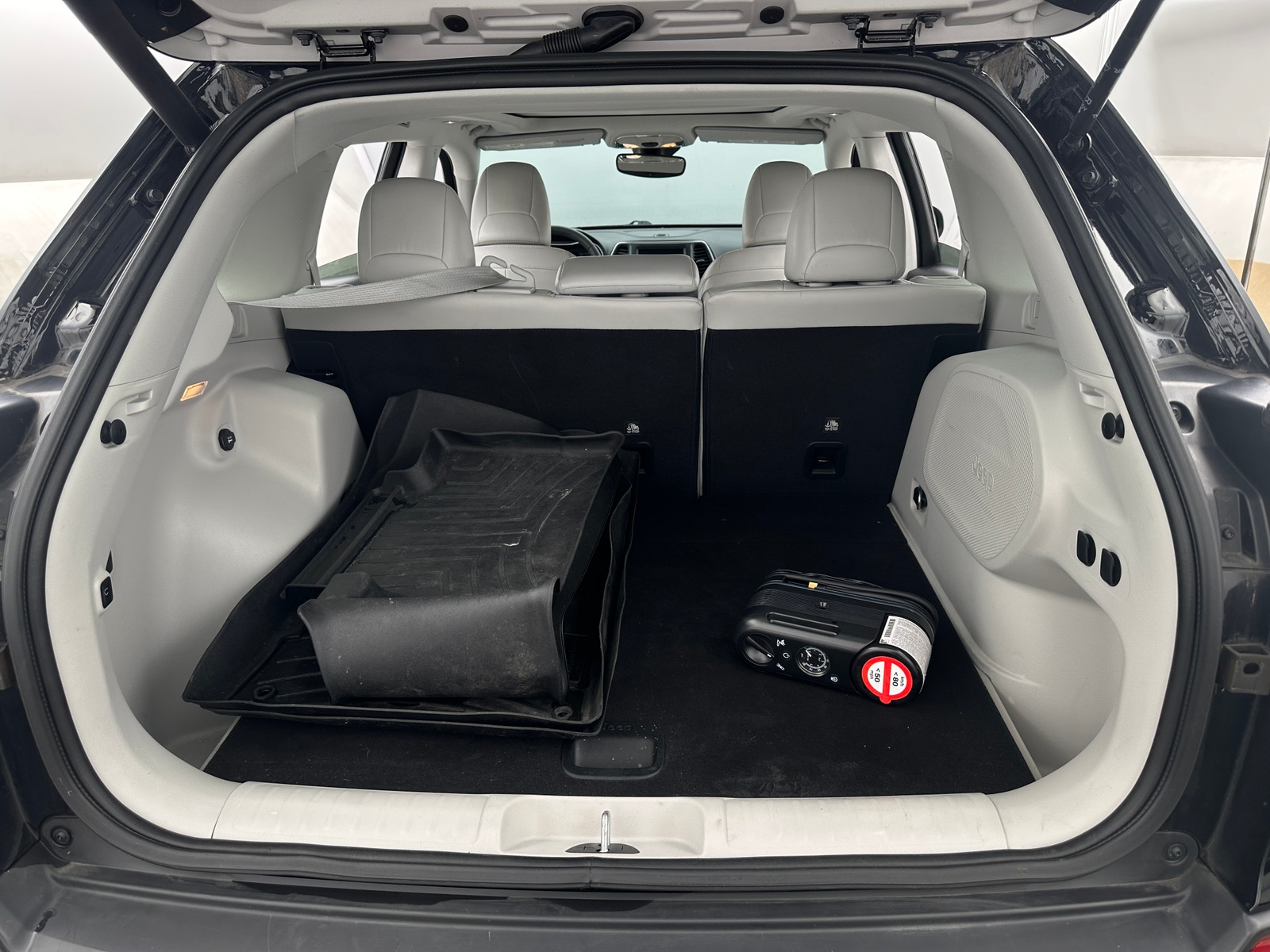 Thumbnail: 2022 Jeep Cherokee - 6