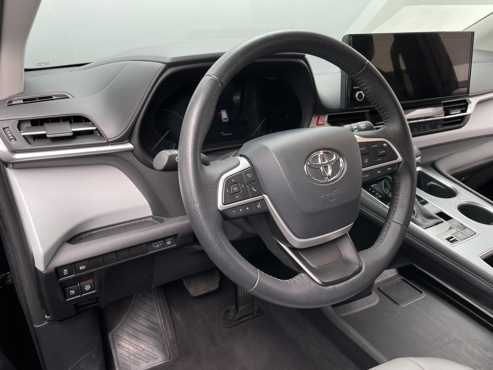 Thumbnail: 2025 Toyota Sienna - 4