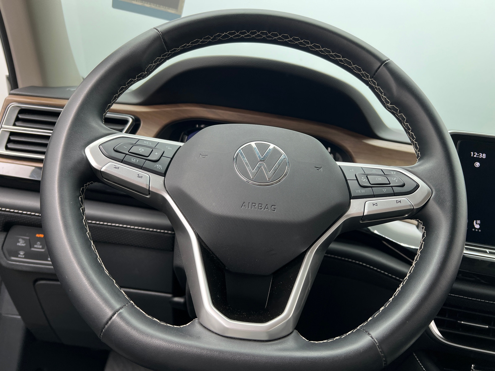 Thumbnail: 2025 Volkswagen Atlas - 4