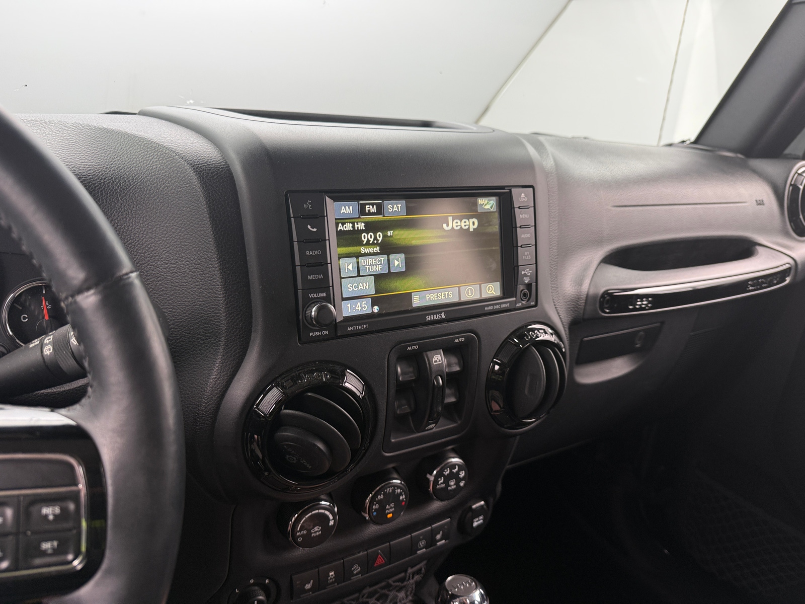 Thumbnail: 2015 Jeep Wrangler - 3