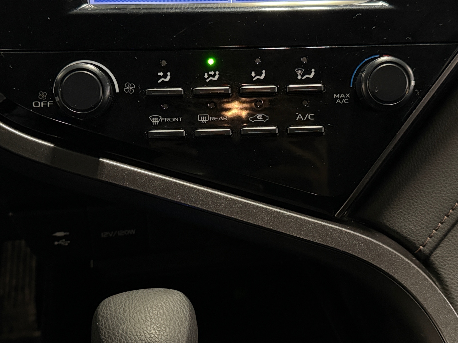 Thumbnail: 2019 Toyota Camry - 4