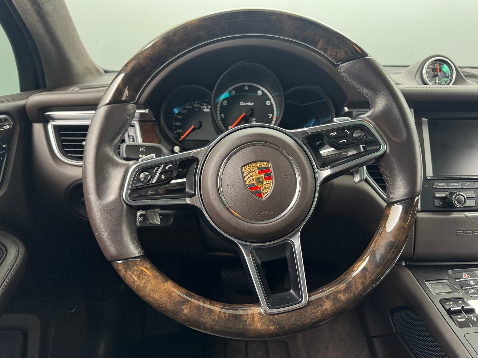 Thumbnail: 2015 Porsche Macan - 4