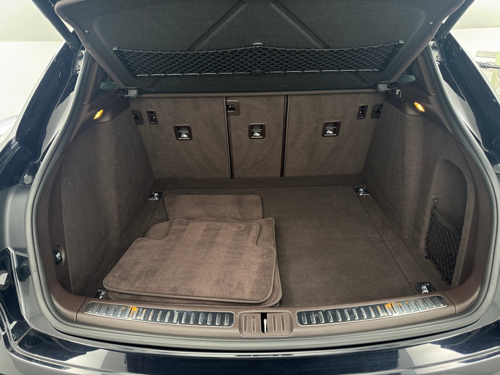 Thumbnail: 2015 Porsche Macan - 6