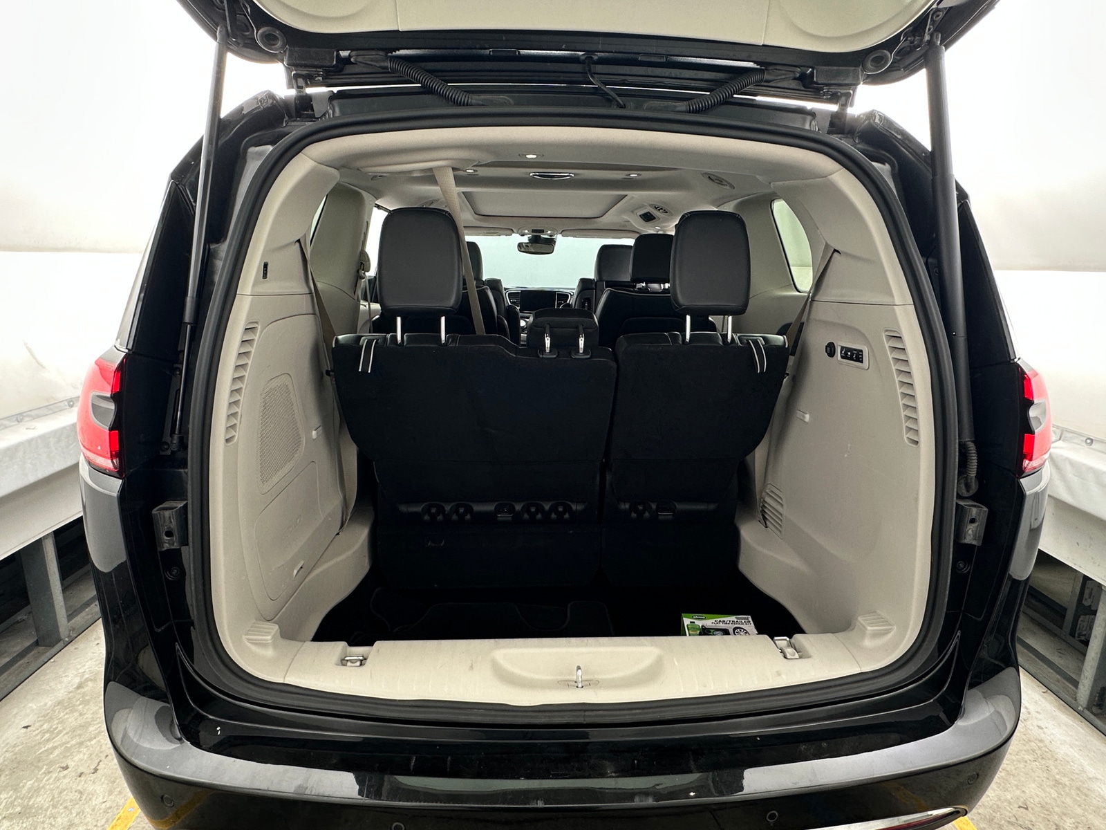 Thumbnail: 2021 Chrysler Pacifica - 6