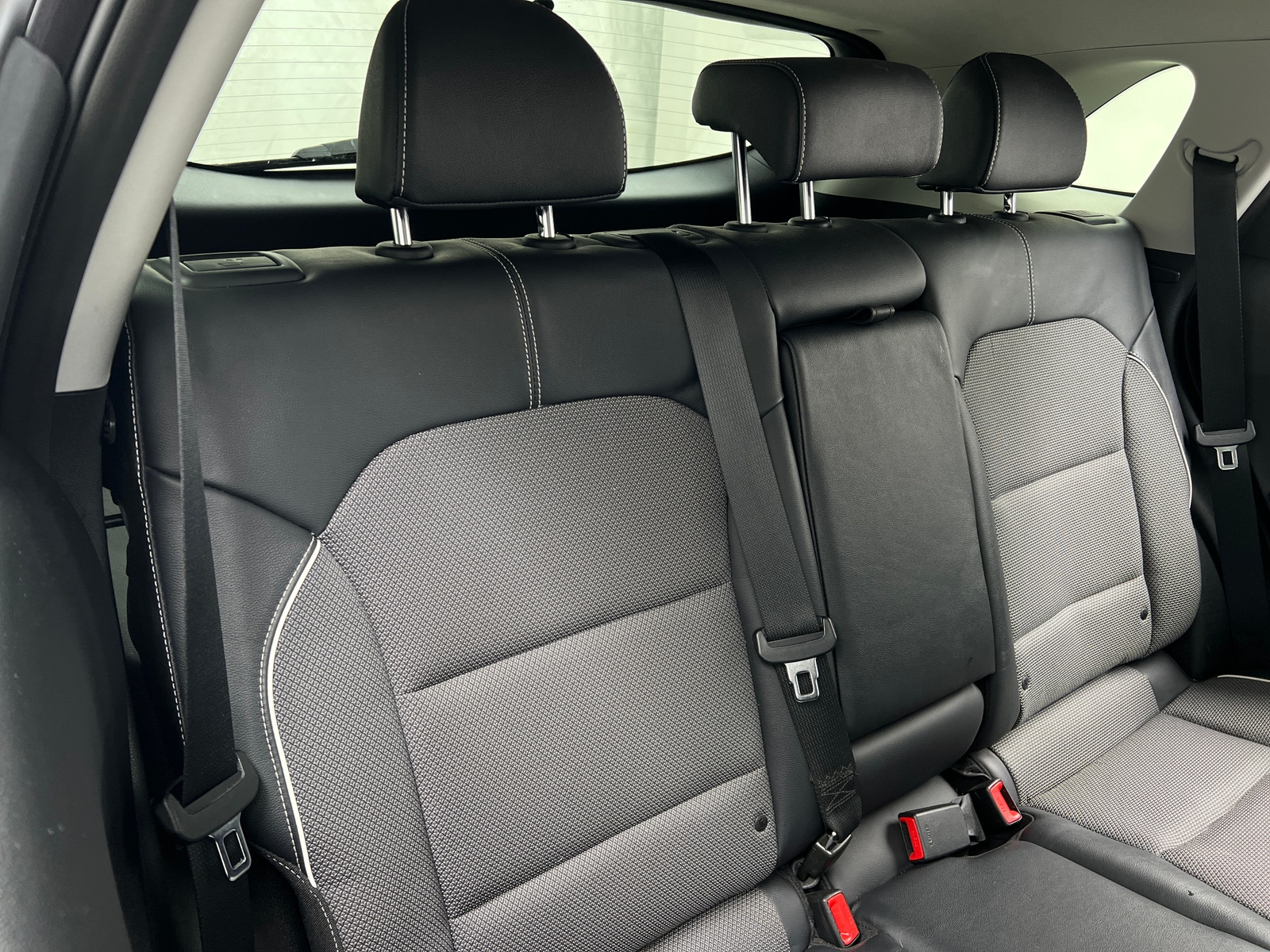 Thumbnail: 2020 Kia Niro - 6