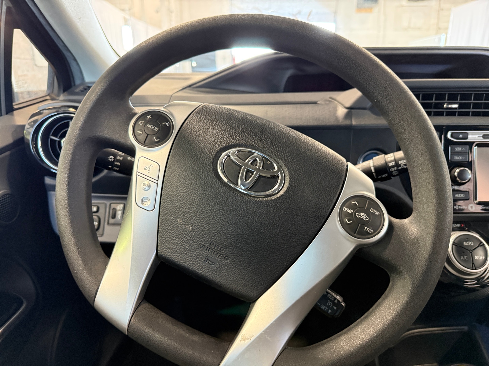 Thumbnail: 2015 Toyota Prius c - 5