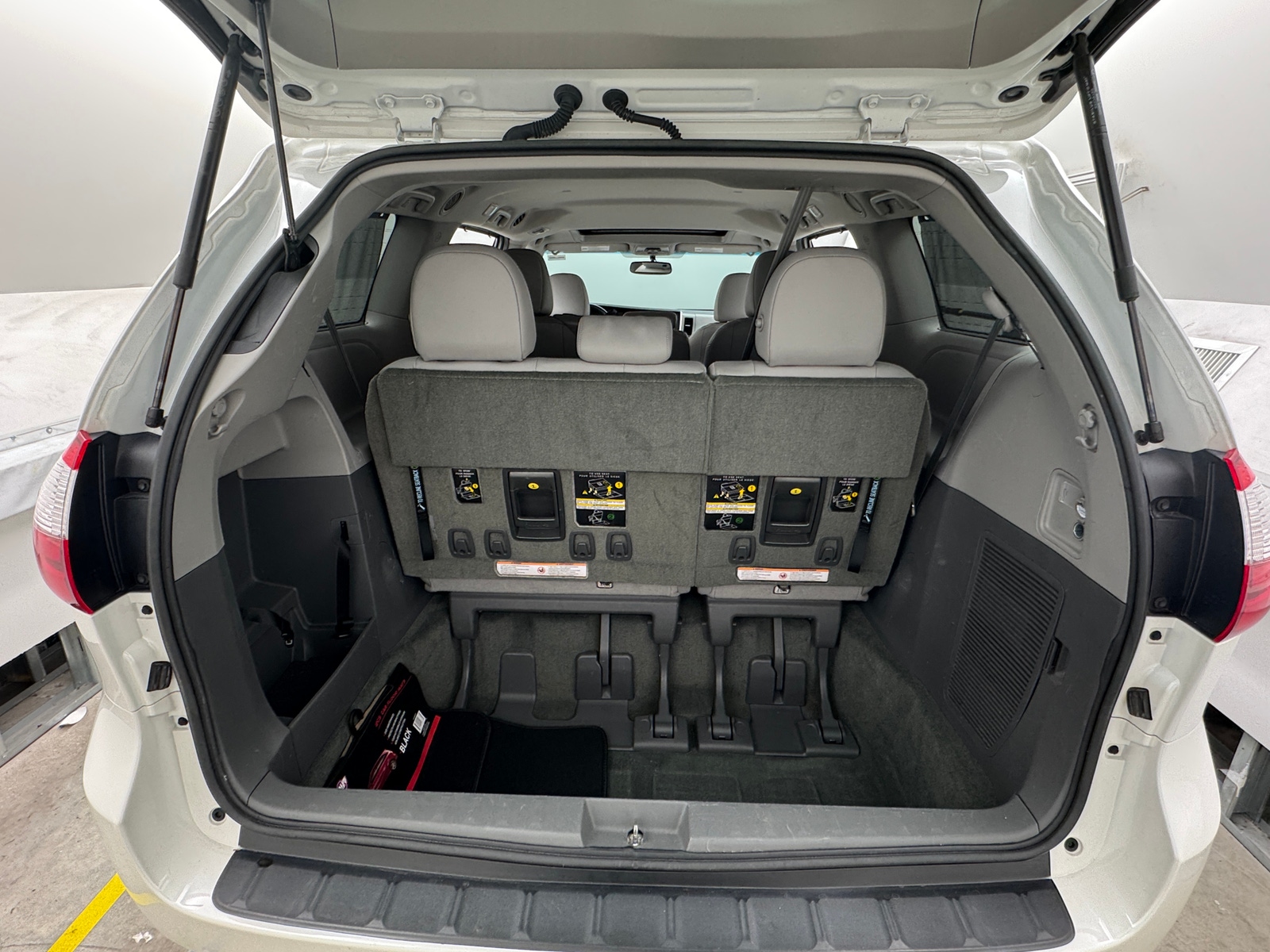 Thumbnail: 2017 Toyota Sienna - 6