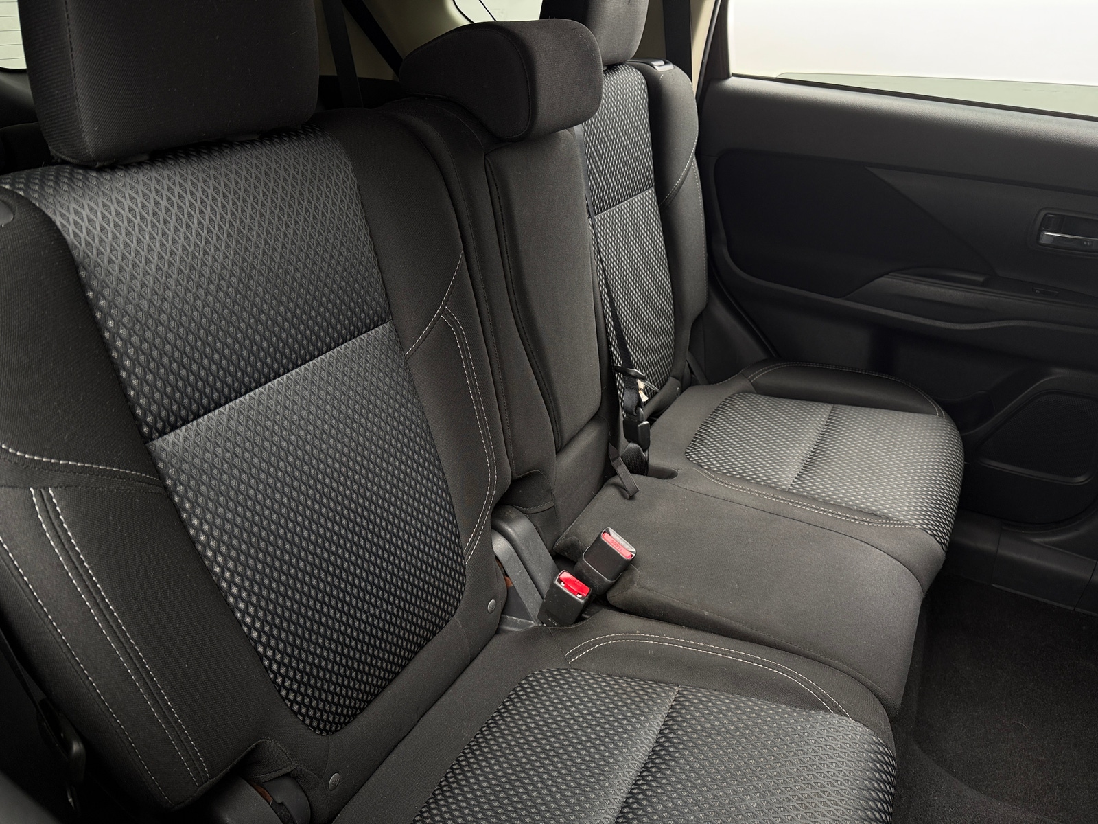 Thumbnail: 2020 Mitsubishi Outlander - 6