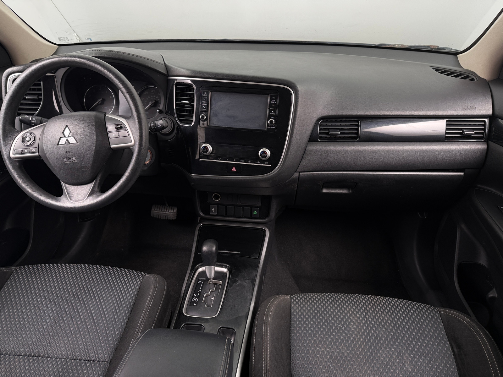 Thumbnail: 2020 Mitsubishi Outlander - 3