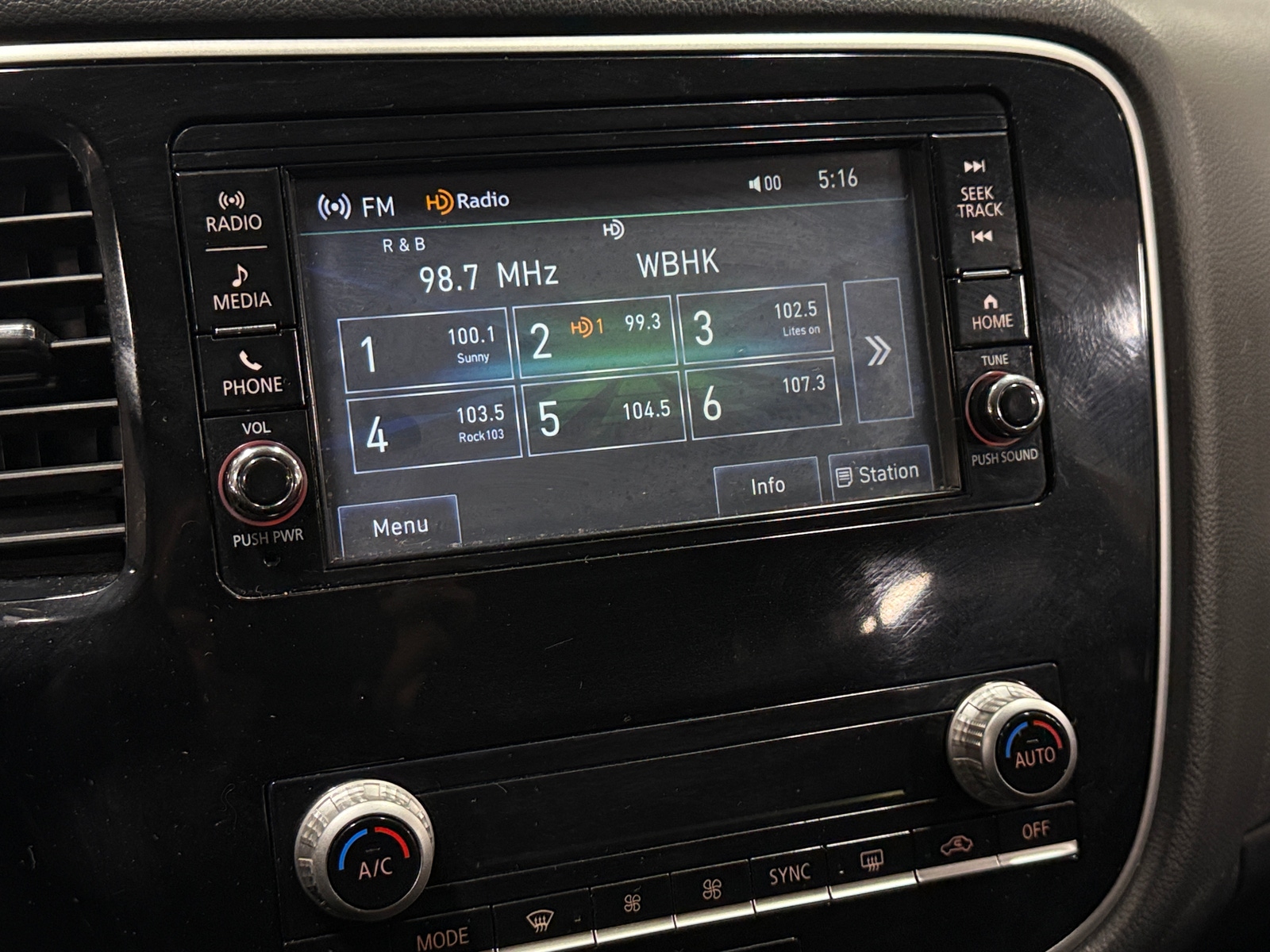 Thumbnail: 2020 Mitsubishi Outlander - 4