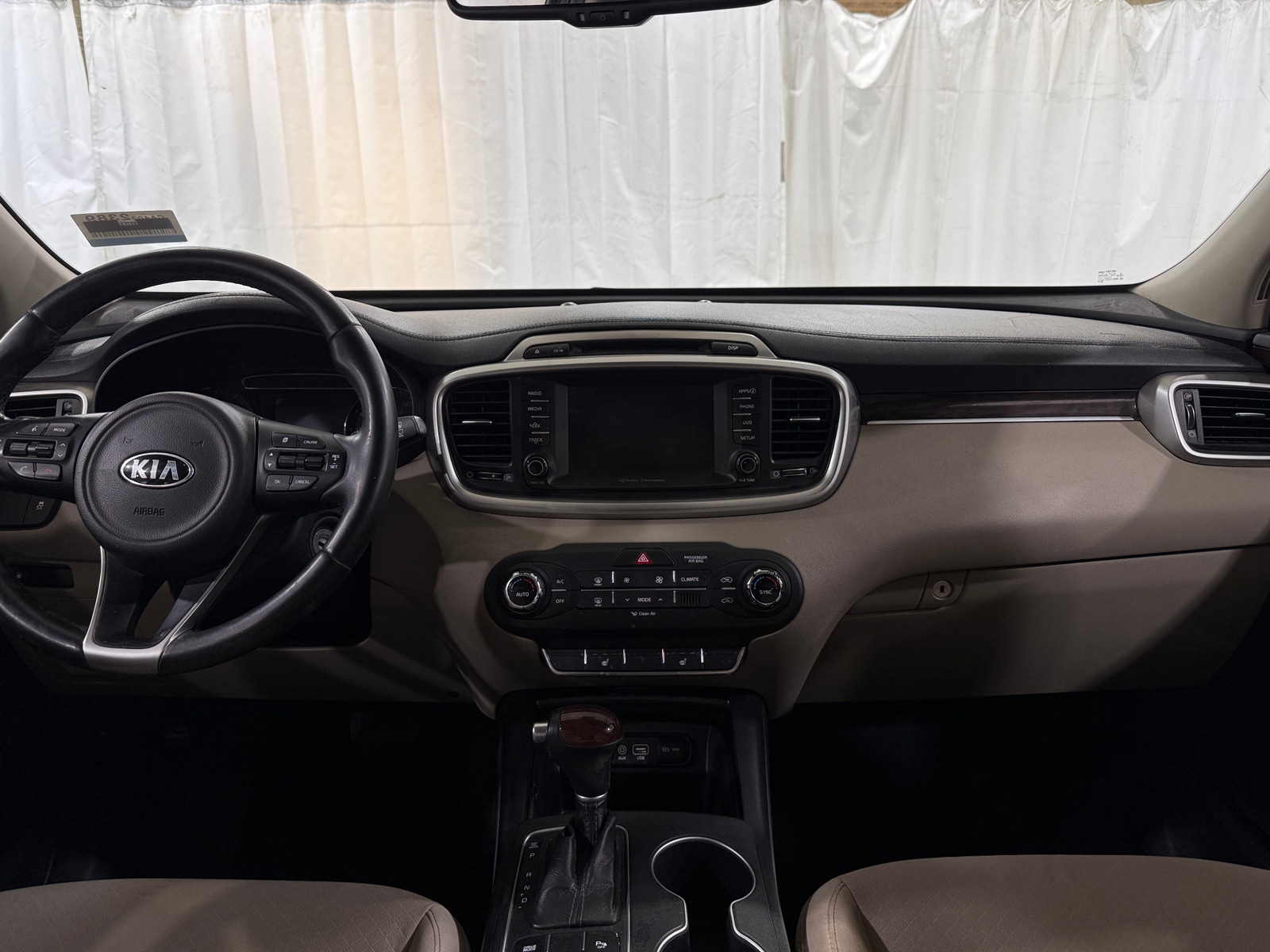 Thumbnail: 2017 Kia Sorento - 3