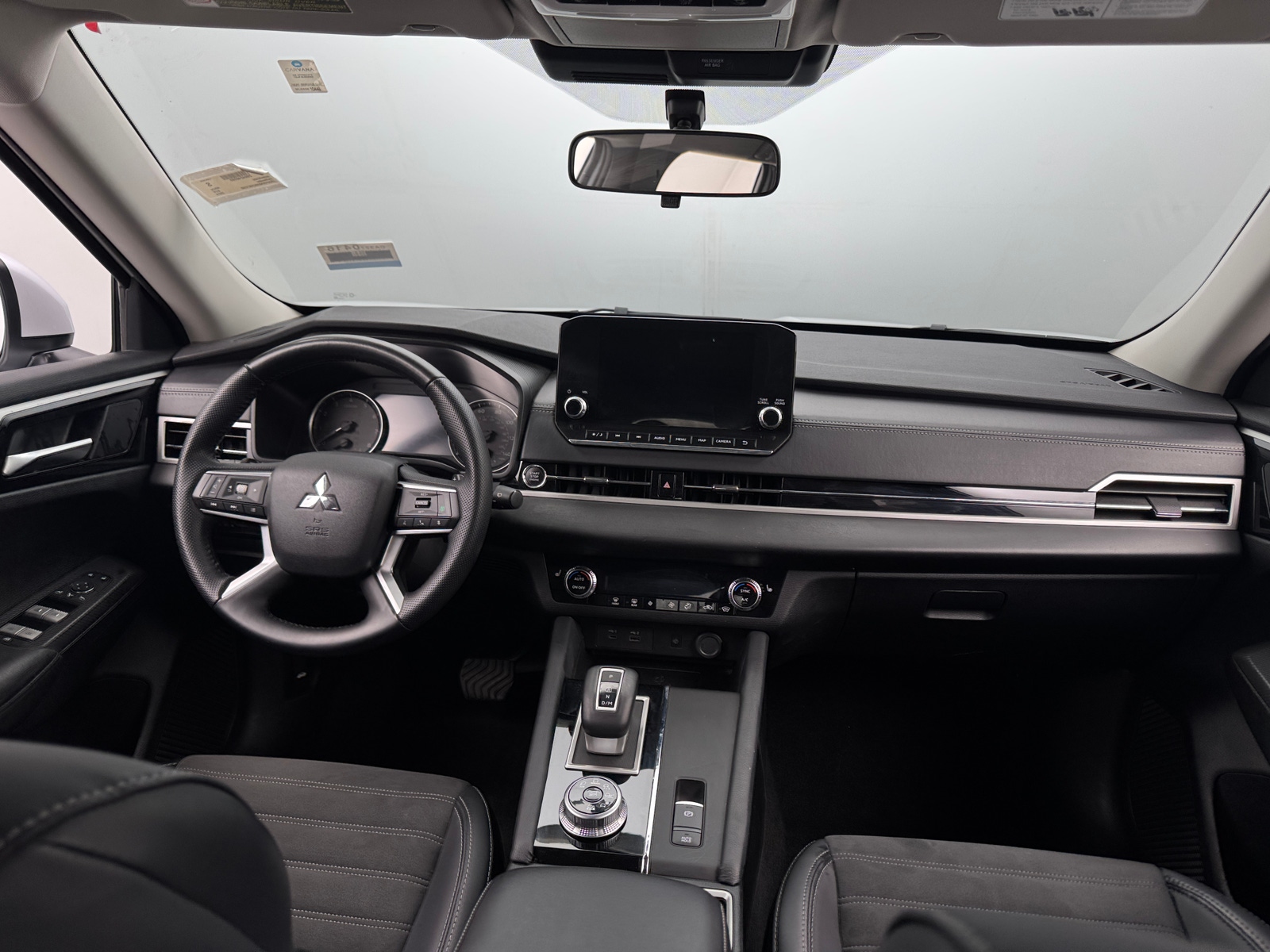 Thumbnail: 2024 Mitsubishi Outlander - 3