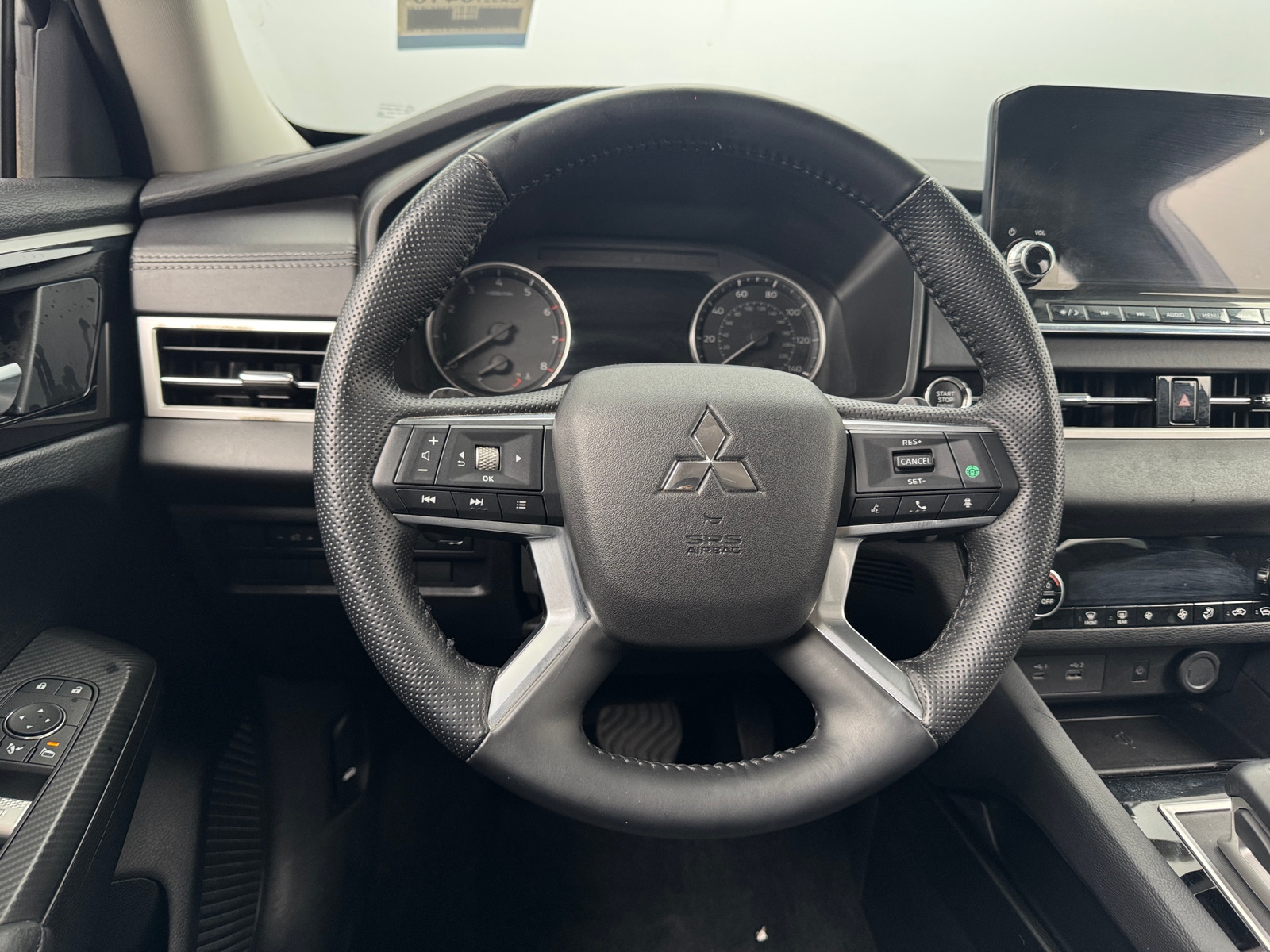 Thumbnail: 2024 Mitsubishi Outlander - 5