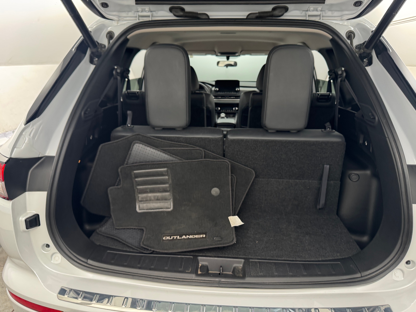 Thumbnail: 2024 Mitsubishi Outlander - 7