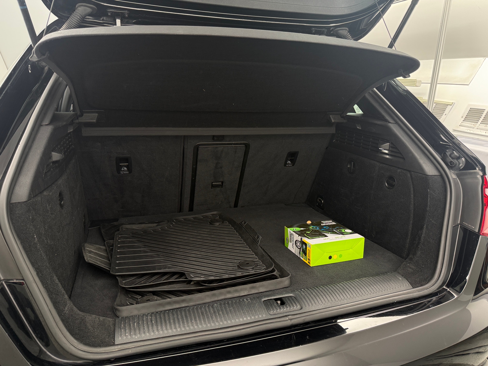 Thumbnail: 2017 Audi A3 e-tron - 6