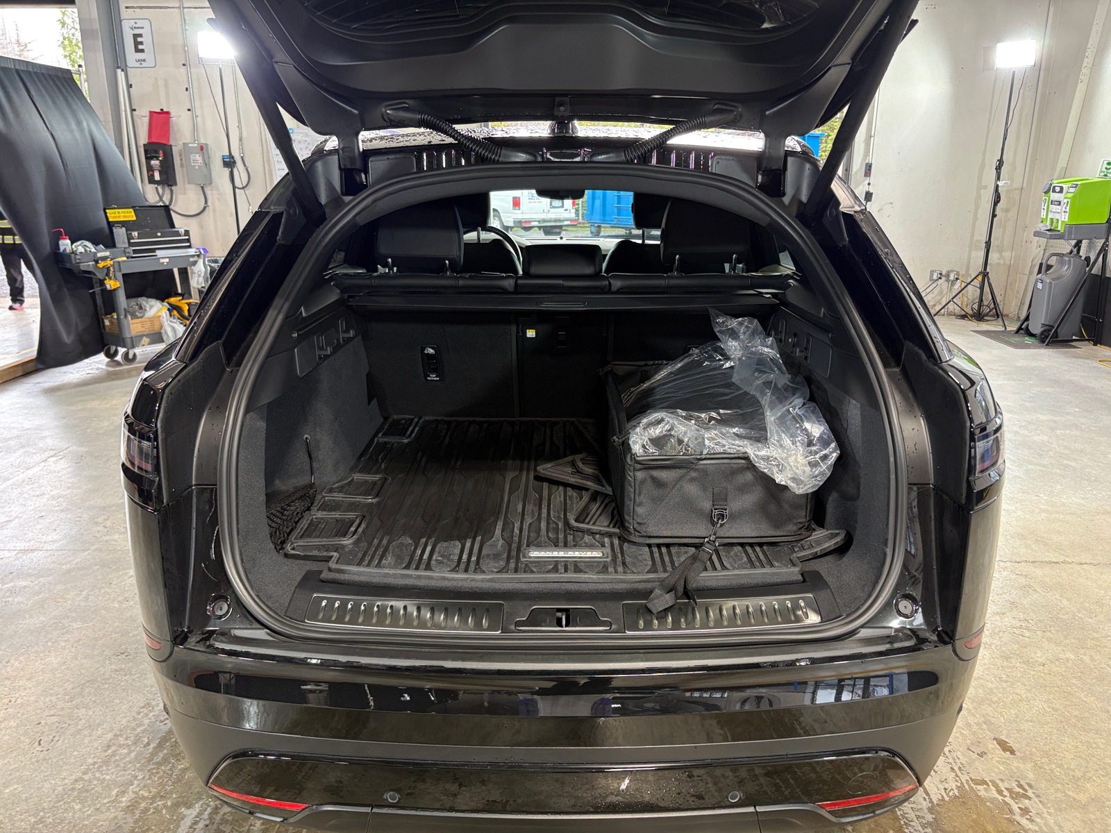 Thumbnail: 2025 Land Rover Range Rover Velar - 6