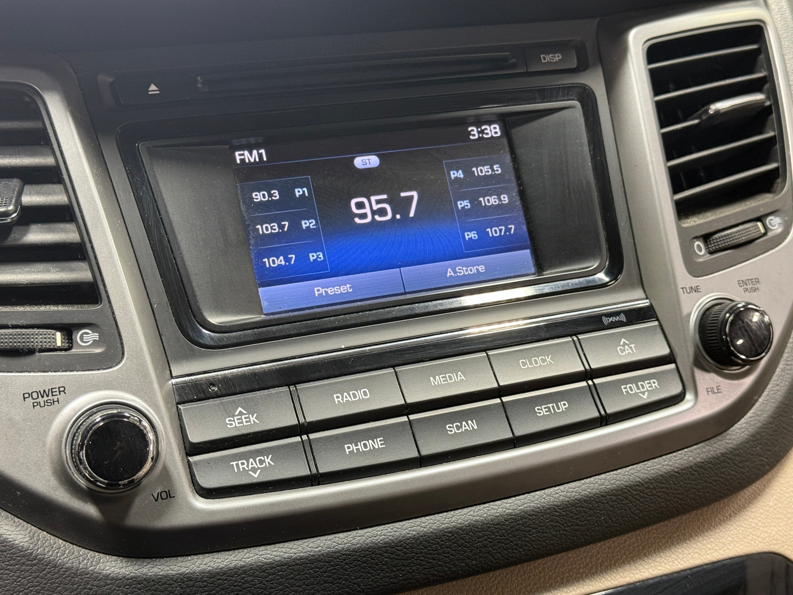 Thumbnail: 2017 Hyundai Tucson - 4