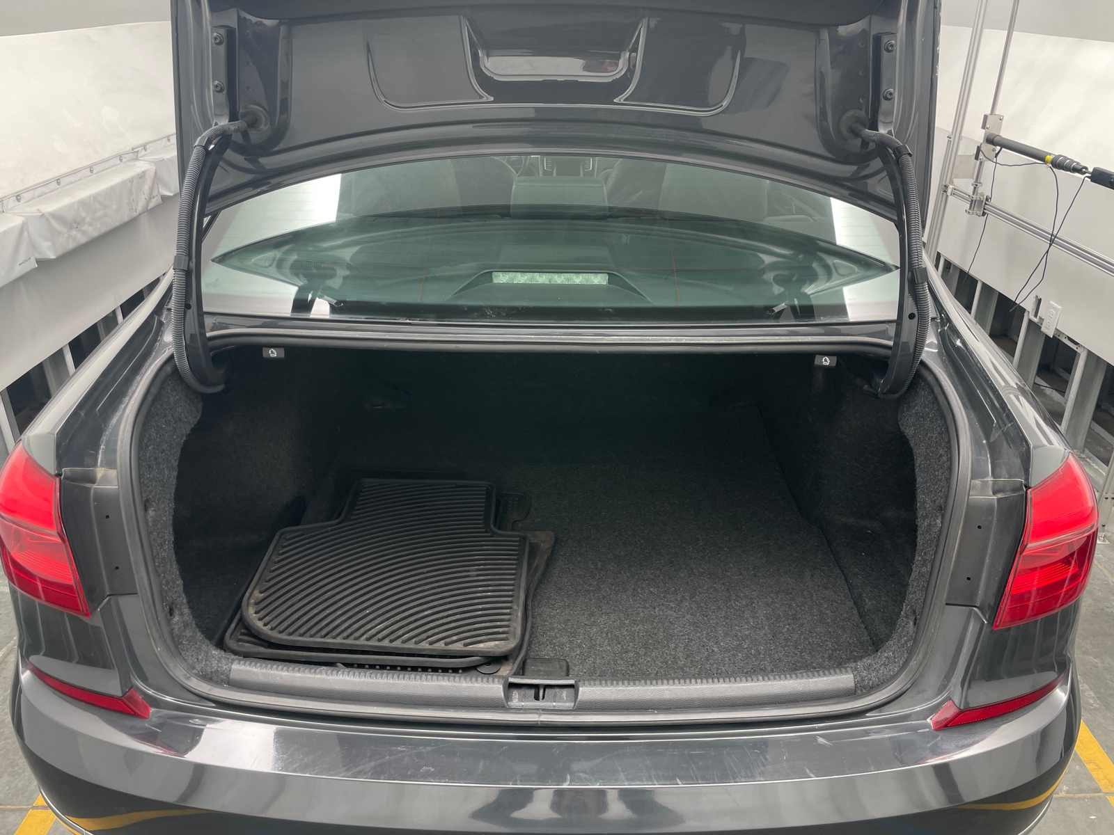 Thumbnail: 2016 Volkswagen Passat - 7