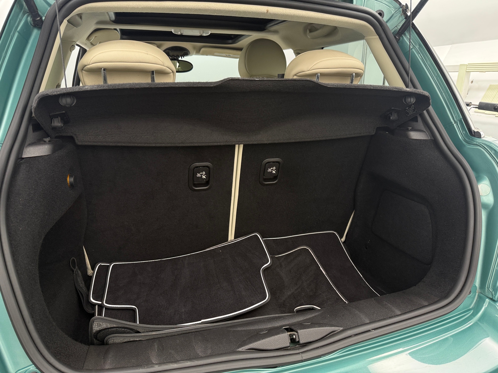 Thumbnail: 2012 MINI Cooper Hardtop - 6